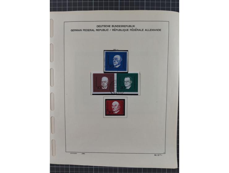 1949/2010, umfangreiche, in den Hauptnummern je postfrische/ wenig ungebrauchte und gestempelt komplette Sammlung inkl. selbs