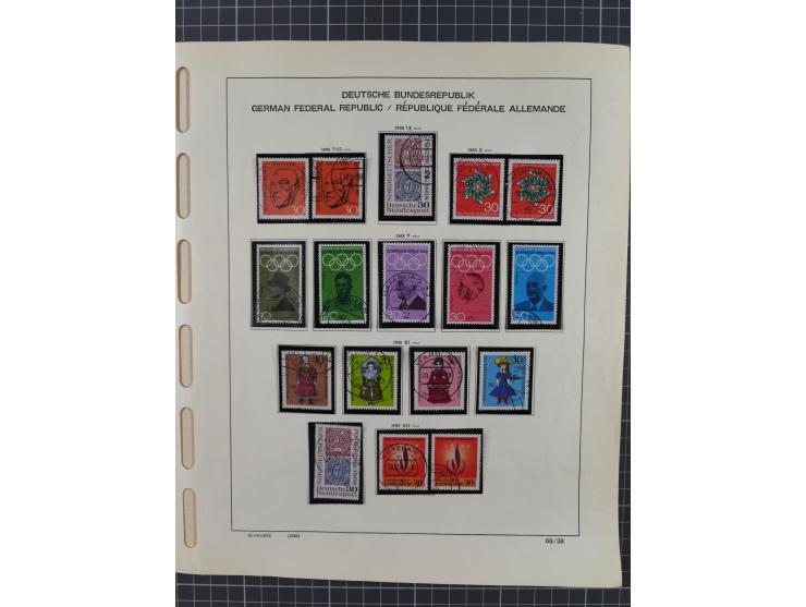 1949/2010, umfangreiche, in den Hauptnummern je postfrische/ wenig ungebrauchte und gestempelt komplette Sammlung inkl. selbs