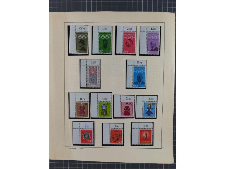1949/2010, umfangreiche, in den Hauptnummern je postfrische/ wenig ungebrauchte und gestempelt komplette Sammlung inkl. selbs