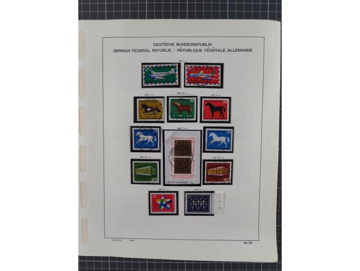 1949/2010, umfangreiche, in den Hauptnummern je postfrische/ wenig ungebrauchte und gestempelt komplette Sammlung inkl. selbs