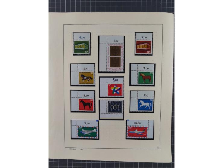 1949/2010, umfangreiche, in den Hauptnummern je postfrische/ wenig ungebrauchte und gestempelt komplette Sammlung inkl. selbs