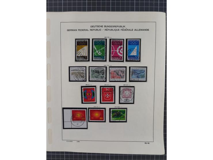 1949/2010, umfangreiche, in den Hauptnummern je postfrische/ wenig ungebrauchte und gestempelt komplette Sammlung inkl. selbs