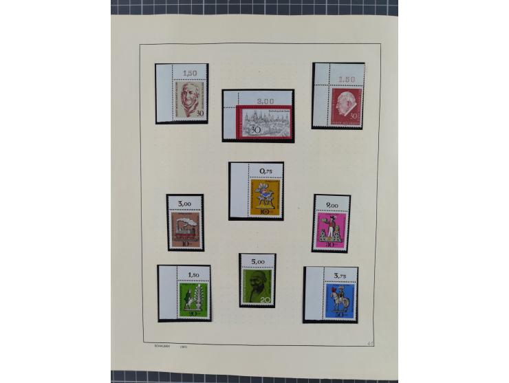 1949/2010, umfangreiche, in den Hauptnummern je postfrische/ wenig ungebrauchte und gestempelt komplette Sammlung inkl. selbs