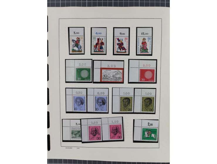 1949/2010, umfangreiche, in den Hauptnummern je postfrische/ wenig ungebrauchte und gestempelt komplette Sammlung inkl. selbs