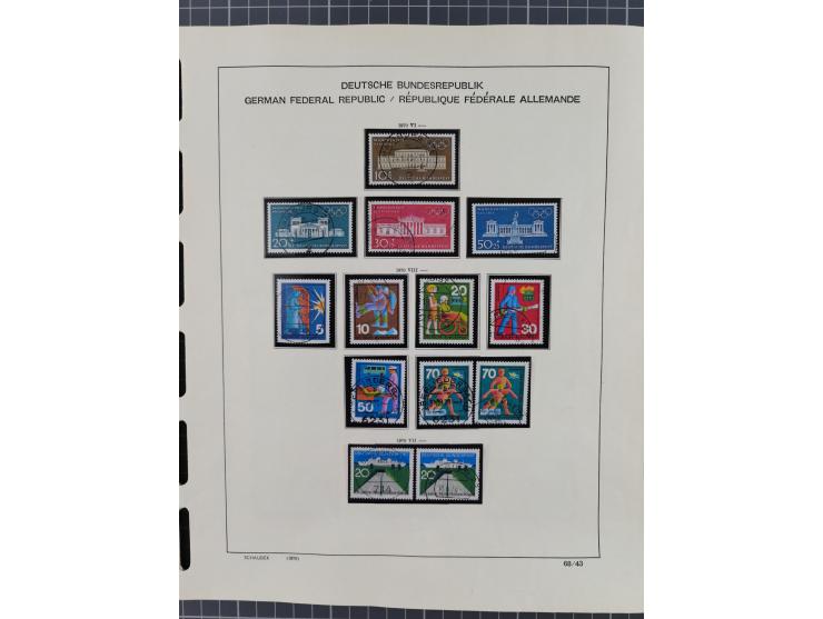 1949/2010, umfangreiche, in den Hauptnummern je postfrische/ wenig ungebrauchte und gestempelt komplette Sammlung inkl. selbs