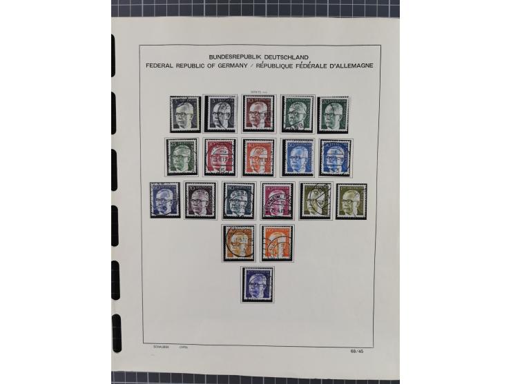 1949/2010, umfangreiche, in den Hauptnummern je postfrische/ wenig ungebrauchte und gestempelt komplette Sammlung inkl. selbs