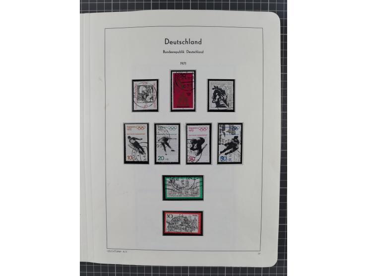 1949/2010, umfangreiche, in den Hauptnummern je postfrische/ wenig ungebrauchte und gestempelt komplette Sammlung inkl. selbs