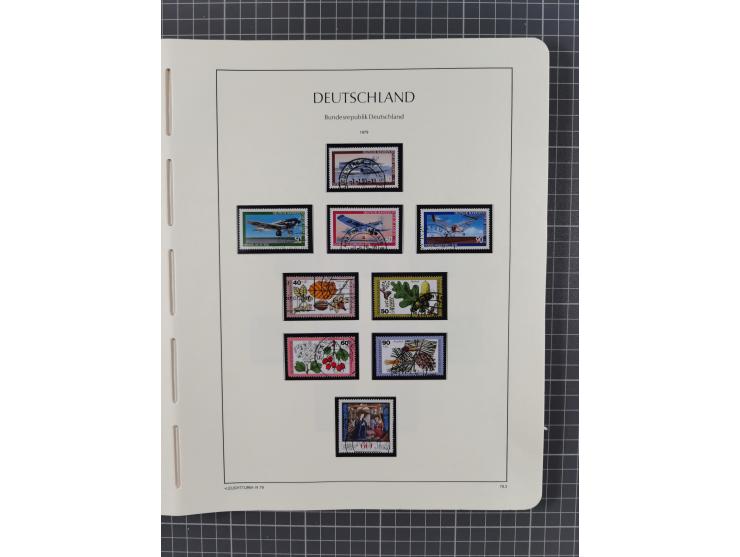 1949/2010, umfangreiche, in den Hauptnummern je postfrische/ wenig ungebrauchte und gestempelt komplette Sammlung inkl. selbs