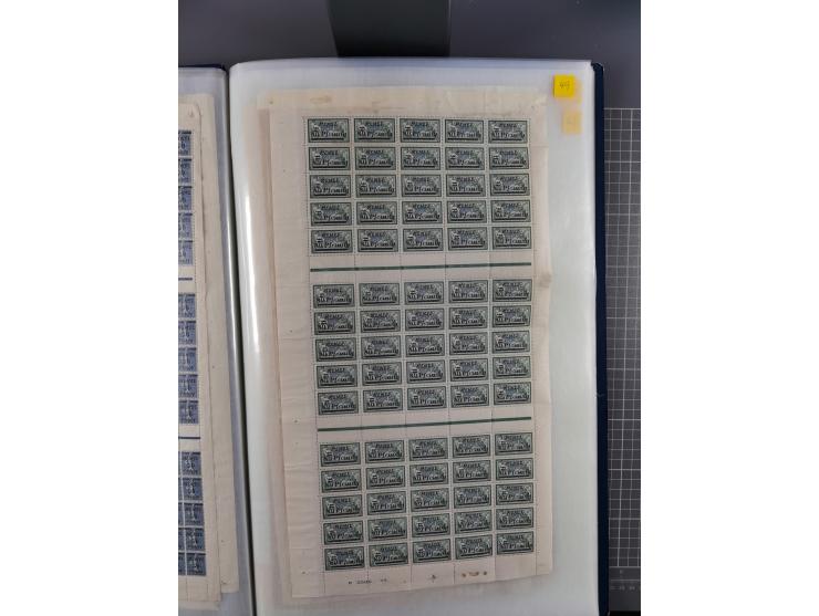 1920/23, umfangreiche Bogensammlung mit über 100 Bogen in 3 großen Bogenalben ex Mi.-Nr. 18c-121, davon 50 verschiedene, die 