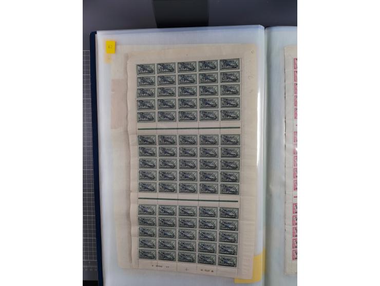 1920/23, umfangreiche Bogensammlung mit über 100 Bogen in 3 großen Bogenalben ex Mi.-Nr. 18c-121, davon 50 verschiedene, die 