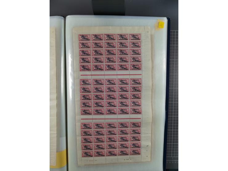 1920/23, umfangreiche Bogensammlung mit über 100 Bogen in 3 großen Bogenalben ex Mi.-Nr. 18c-121, davon 50 verschiedene, die 