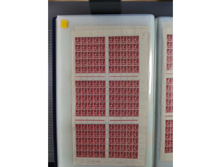 1920/23, umfangreiche Bogensammlung mit über 100 Bogen in 3 großen Bogenalben ex Mi.-Nr. 18c-121, davon 50 verschiedene, die 