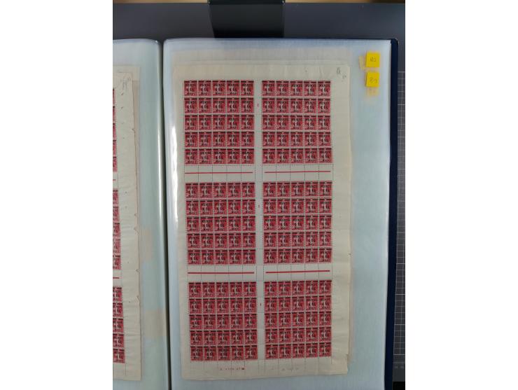 1920/23, umfangreiche Bogensammlung mit über 100 Bogen in 3 großen Bogenalben ex Mi.-Nr. 18c-121, davon 50 verschiedene, die 