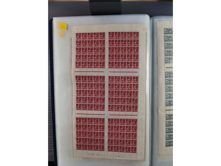 1920/23, umfangreiche Bogensammlung mit über 100 Bogen in 3 großen Bogenalben ex Mi.-Nr. 18c-121, davon 50 verschiedene, die 