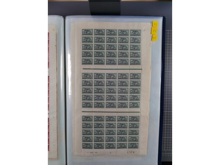 1920/23, umfangreiche Bogensammlung mit über 100 Bogen in 3 großen Bogenalben ex Mi.-Nr. 18c-121, davon 50 verschiedene, die 