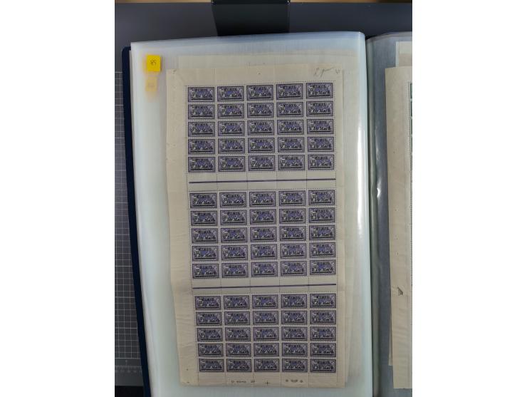 1920/23, umfangreiche Bogensammlung mit über 100 Bogen in 3 großen Bogenalben ex Mi.-Nr. 18c-121, davon 50 verschiedene, die 