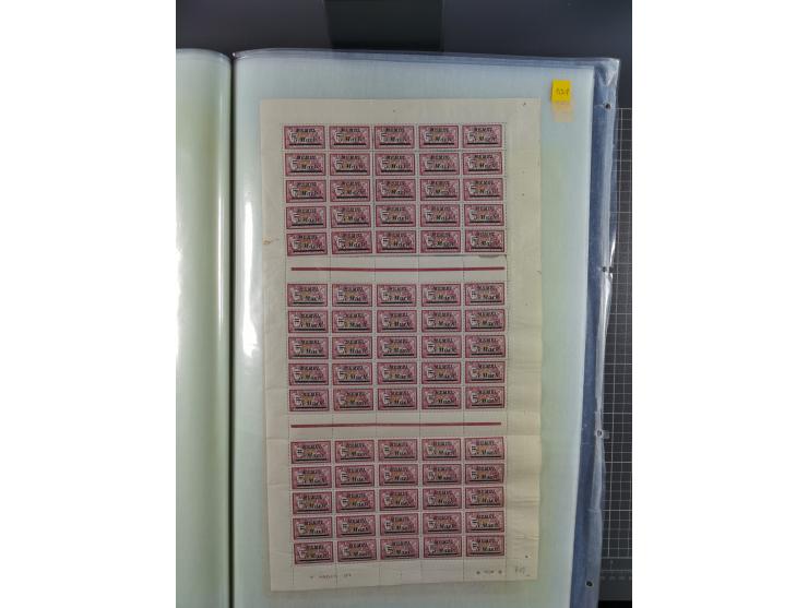 1920/23, umfangreiche Bogensammlung mit über 100 Bogen in 3 großen Bogenalben ex Mi.-Nr. 18c-121, davon 50 verschiedene, die 