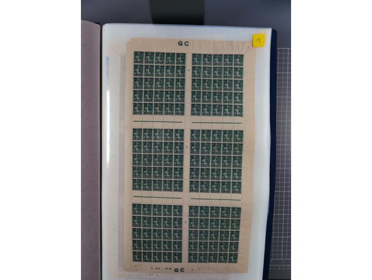 1920/23, umfangreiche Bogensammlung mit über 100 Bogen in 3 großen Bogenalben ex Mi.-Nr. 18c-121, davon 50 verschiedene, die 