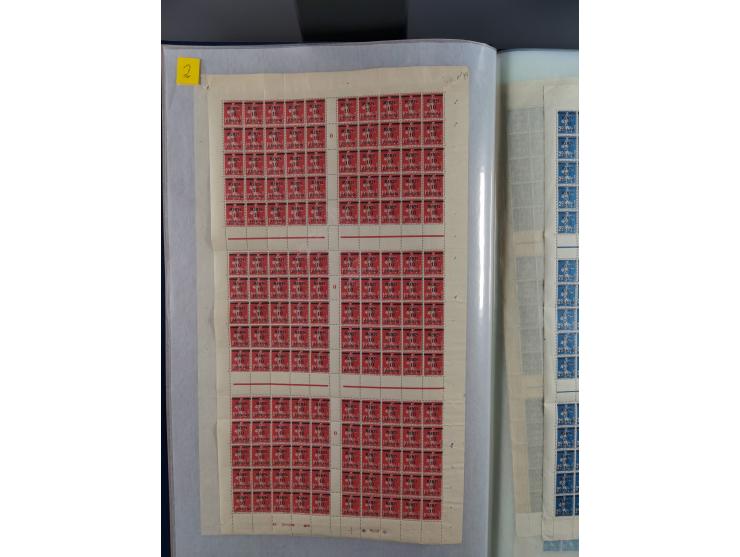 1920/23, umfangreiche Bogensammlung mit über 100 Bogen in 3 großen Bogenalben ex Mi.-Nr. 18c-121, davon 50 verschiedene, die 
