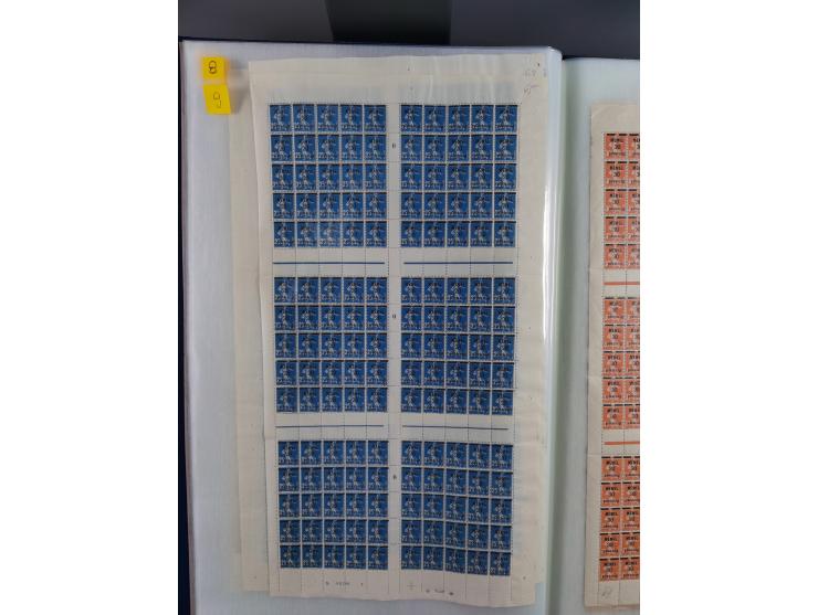 1920/23, umfangreiche Bogensammlung mit über 100 Bogen in 3 großen Bogenalben ex Mi.-Nr. 18c-121, davon 50 verschiedene, die 