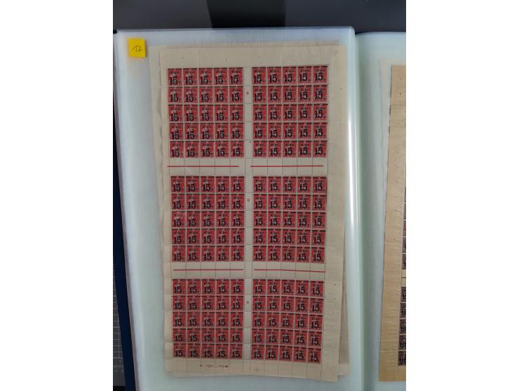1920/23, umfangreiche Bogensammlung mit über 100 Bogen in 3 großen Bogenalben ex Mi.-Nr. 18c-121, davon 50 verschiedene, die 