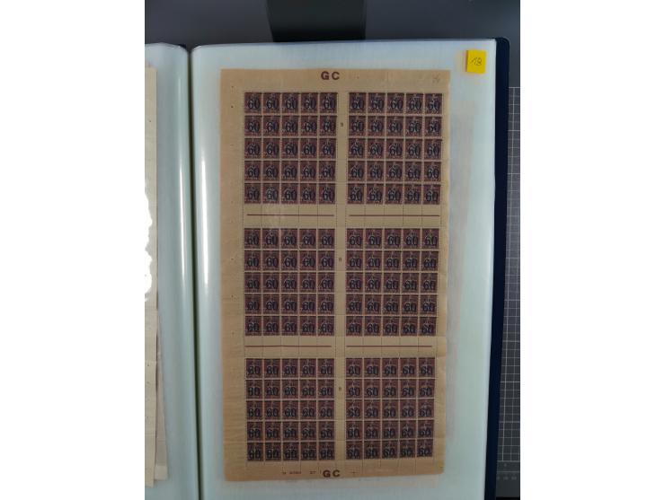 1920/23, umfangreiche Bogensammlung mit über 100 Bogen in 3 großen Bogenalben ex Mi.-Nr. 18c-121, davon 50 verschiedene, die 