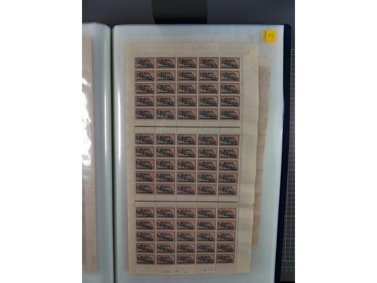 1920/23, umfangreiche Bogensammlung mit über 100 Bogen in 3 großen Bogenalben ex Mi.-Nr. 18c-121, davon 50 verschiedene, die 