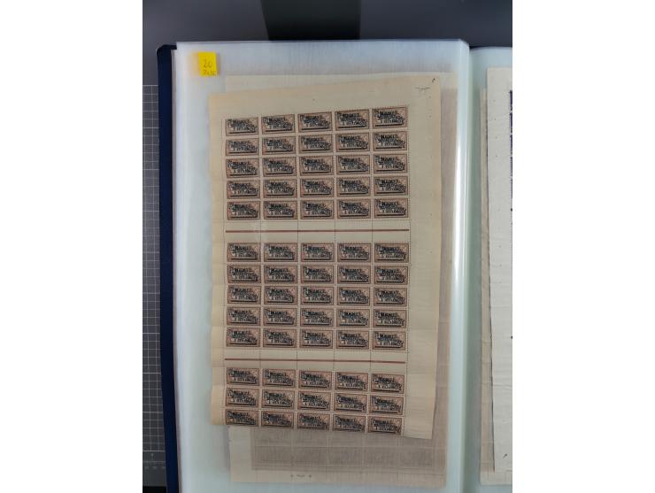 1920/23, umfangreiche Bogensammlung mit über 100 Bogen in 3 großen Bogenalben ex Mi.-Nr. 18c-121, davon 50 verschiedene, die 