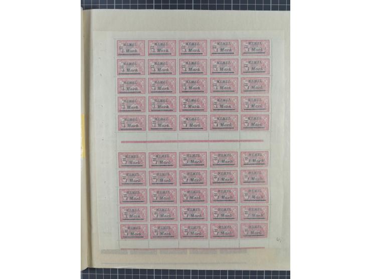 1920/23, umfangreiche Bogensammlung mit über 100 Bogen in 3 großen Bogenalben ex Mi.-Nr. 18c-121, davon 50 verschiedene, die 