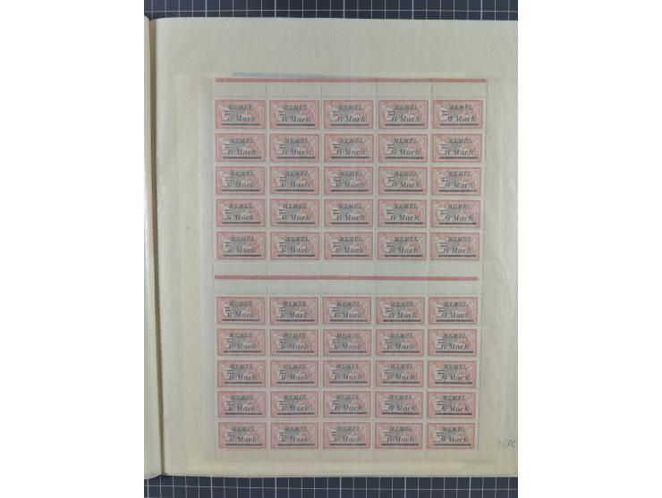 1920/23, umfangreiche Bogensammlung mit über 100 Bogen in 3 großen Bogenalben ex Mi.-Nr. 18c-121, davon 50 verschiedene, die 