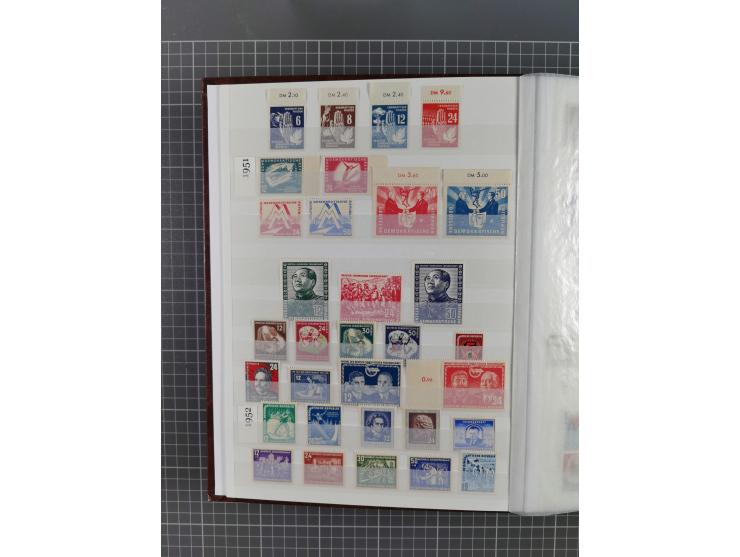 1949/90, in den Hauptnummern komplette postfrische Sammlung inkl. Zusammendrucke und Kleinbogen, gute Erhaltung, in drei Stec