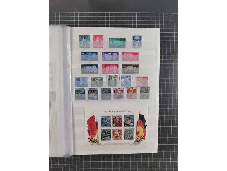 1949/90, in den Hauptnummern komplette postfrische Sammlung inkl. Zusammendrucke und Kleinbogen, gute Erhaltung, in drei Stec