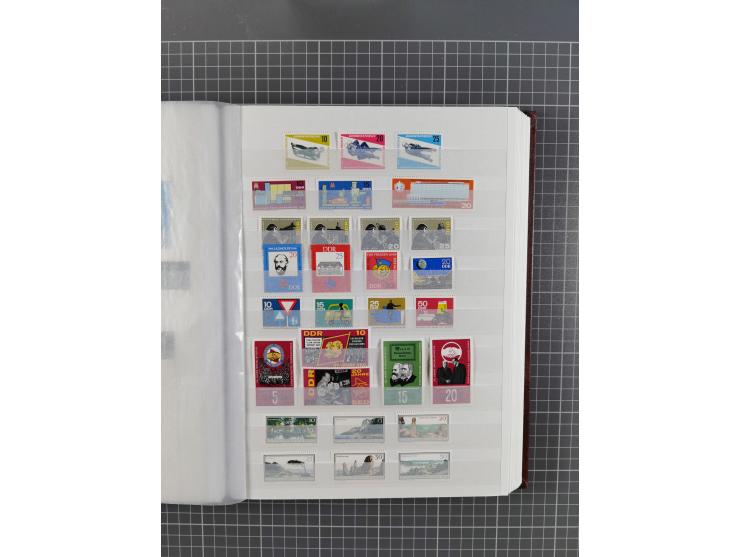 1949/90, in den Hauptnummern komplette postfrische Sammlung inkl. Zusammendrucke und Kleinbogen, gute Erhaltung, in drei Stec