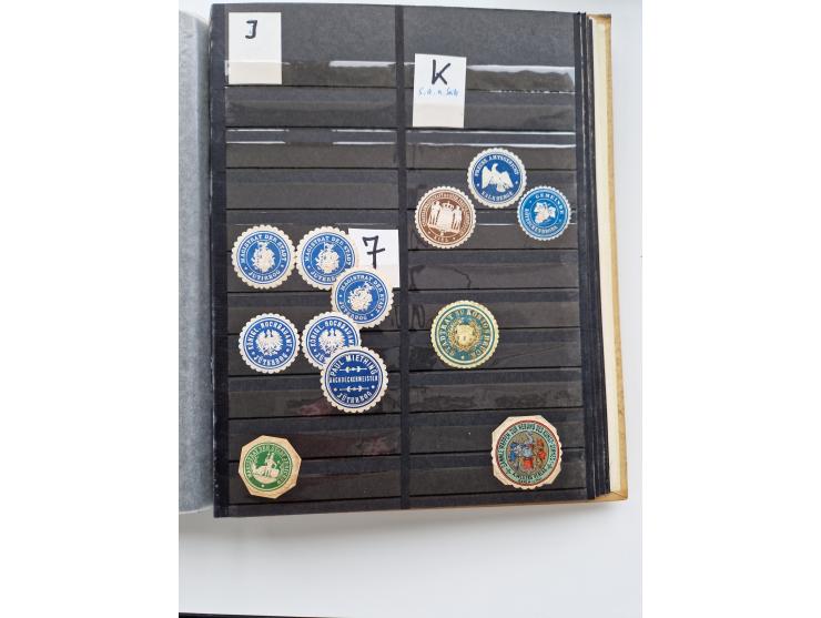 VIGNETTEN: 1896/1960 (ca.), hochinteressanter Bestand mit einigen Tausend Vignetten, Verschluss- und Siegelmarken, später Spe