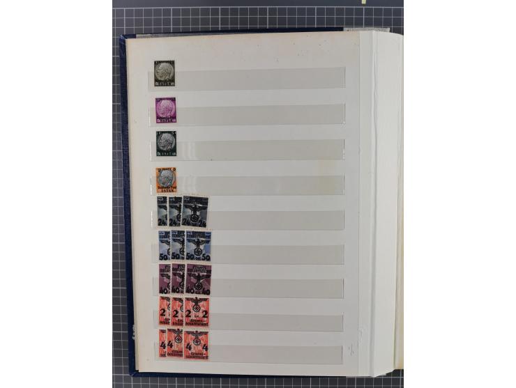 1940/44, meist postfrischer Bestand mit Doubletten, inklusive Dienstmarken und Zustellungsmarken, sehr schöner Gesamterhaltun