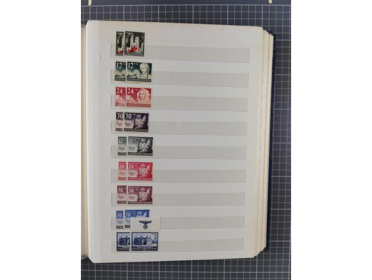 1940/44, meist postfrischer Bestand mit Doubletten, inklusive Dienstmarken und Zustellungsmarken, sehr schöner Gesamterhaltun