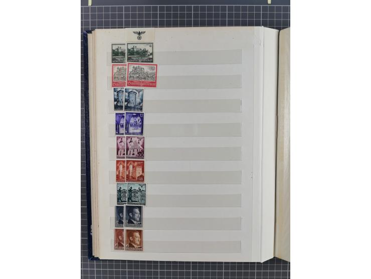 1940/44, meist postfrischer Bestand mit Doubletten, inklusive Dienstmarken und Zustellungsmarken, sehr schöner Gesamterhaltun