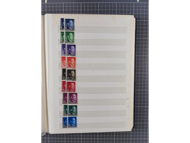 1940/44, meist postfrischer Bestand mit Doubletten, inklusive Dienstmarken und Zustellungsmarken, sehr schöner Gesamterhaltun