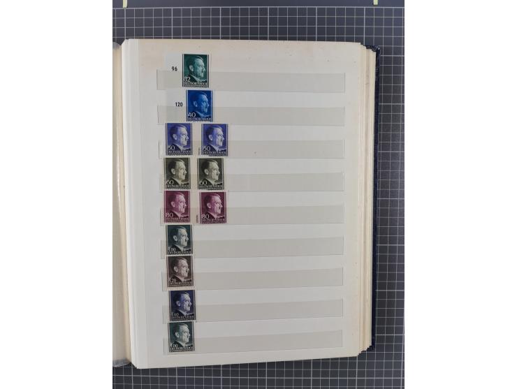 1940/44, meist postfrischer Bestand mit Doubletten, inklusive Dienstmarken und Zustellungsmarken, sehr schöner Gesamterhaltun