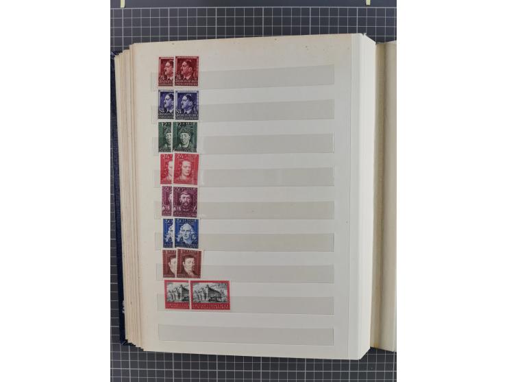 1940/44, meist postfrischer Bestand mit Doubletten, inklusive Dienstmarken und Zustellungsmarken, sehr schöner Gesamterhaltun