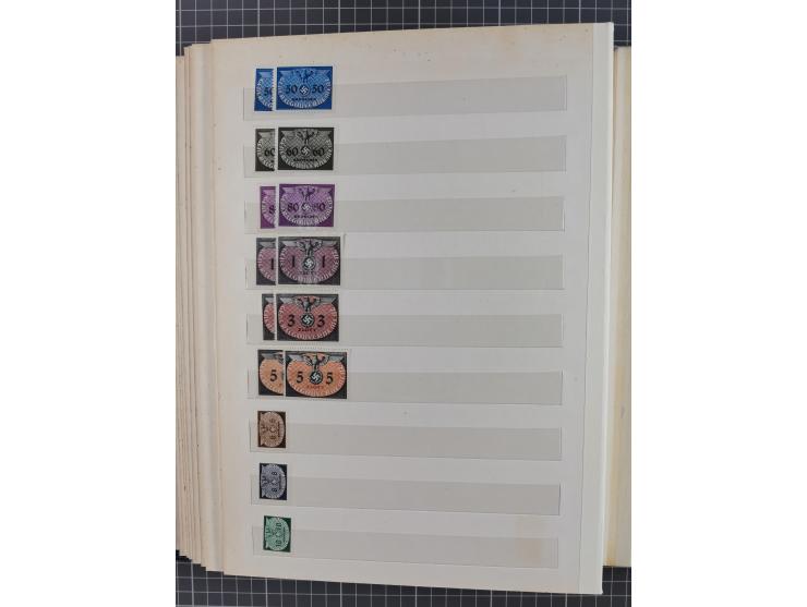1940/44, meist postfrischer Bestand mit Doubletten, inklusive Dienstmarken und Zustellungsmarken, sehr schöner Gesamterhaltun
