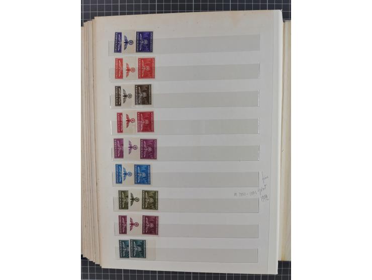 1940/44, meist postfrischer Bestand mit Doubletten, inklusive Dienstmarken und Zustellungsmarken, sehr schöner Gesamterhaltun