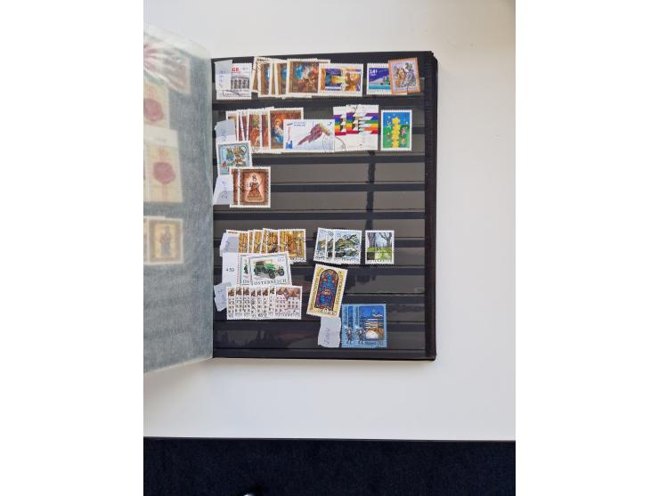 1850/2000 (ca.), umfangreicher gestempelter und postfrischer/ungebrauchter Bestand ab Klassik in elf Alben, Erhaltung von feh