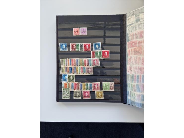 1850/2000 (ca.), umfangreicher gestempelter und postfrischer/ungebrauchter Bestand ab Klassik in elf Alben, Erhaltung von feh