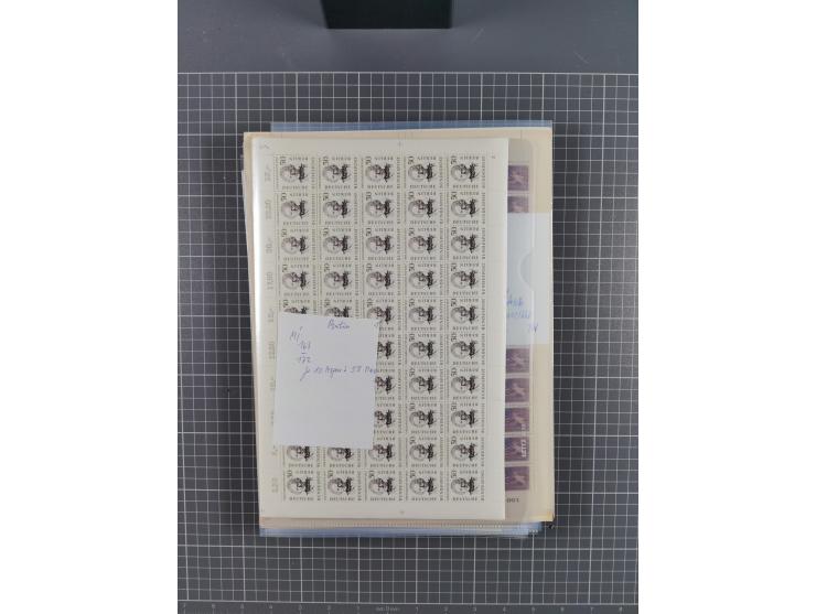 1923/1962, meist postfrischer reichhaltiger Bestand ab Danzig mit einem guten Teil Berlin bis Bundesrepublik, dabei Bögen und