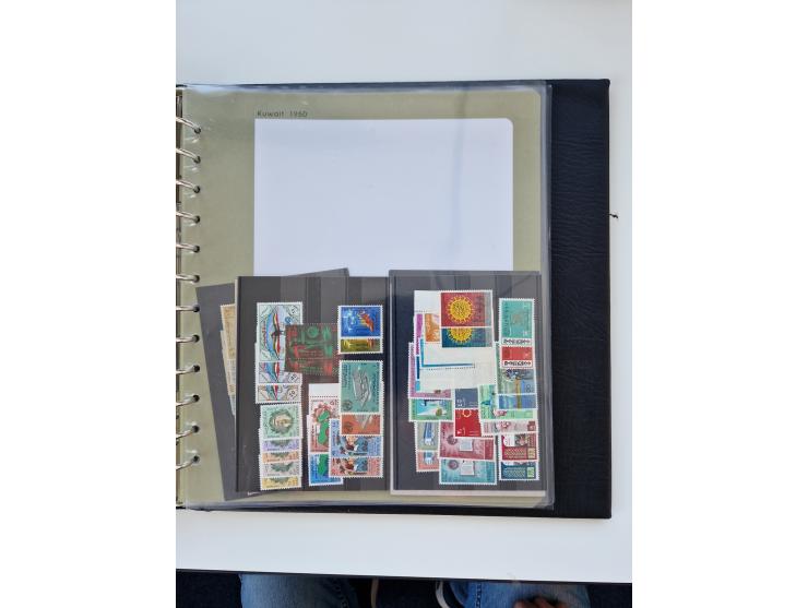 1923/61, mostly unmounted mint and unused collection incl. official stamps and duplicate, some better and complete sets, with