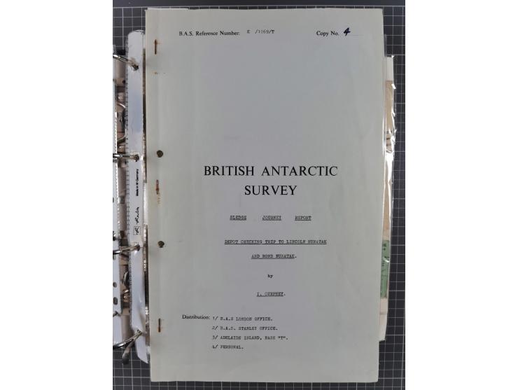 HUNDE: 1894/1992 (ca.), interessante Ausstellungssammlung “Schlittenhunde im Einsatz”, mit vielen Marken, FDCs, Schmuckbriefe