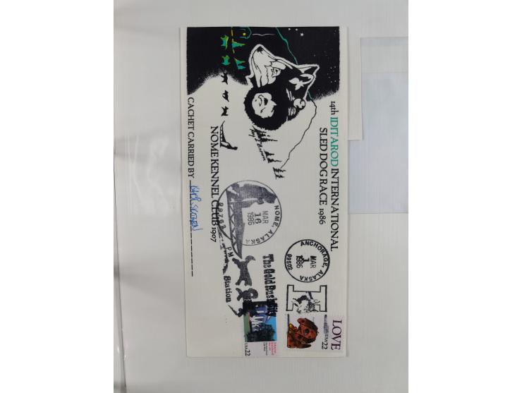 HUNDE: 1894/1992 (ca.), interessante Ausstellungssammlung “Schlittenhunde im Einsatz”, mit vielen Marken, FDCs, Schmuckbriefe
