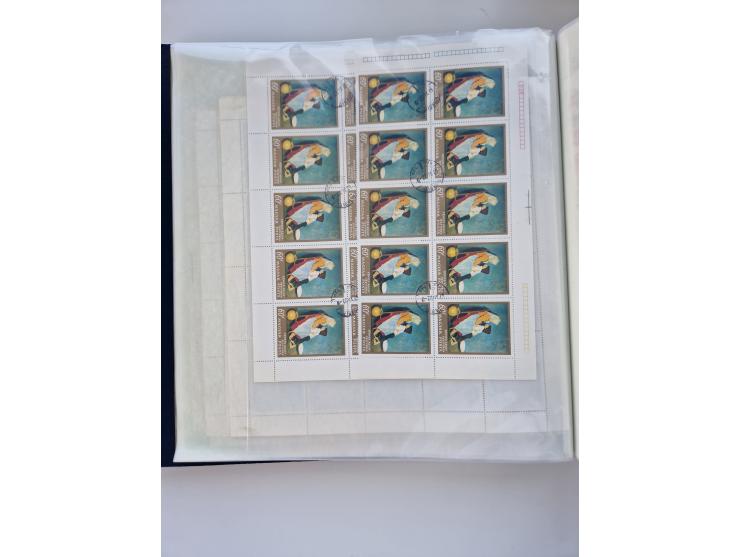 1918/88, nine albums with complete sheets and parts of sheets, unmounted mint and used with complete sets, motifs, postage du