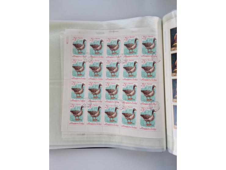 1918/88, nine albums with complete sheets and parts of sheets, unmounted mint and used with complete sets, motifs, postage du